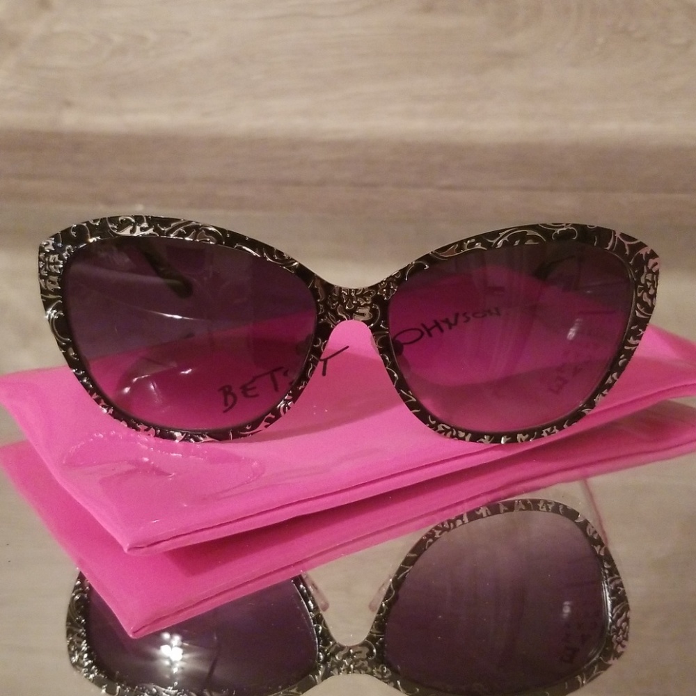Black Betsey Johnson sunglasses *New*
